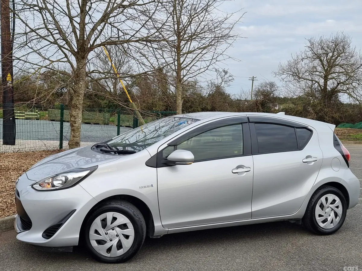 Toyota Aqua Hatchback, Petrol Hybrid, 2019, White