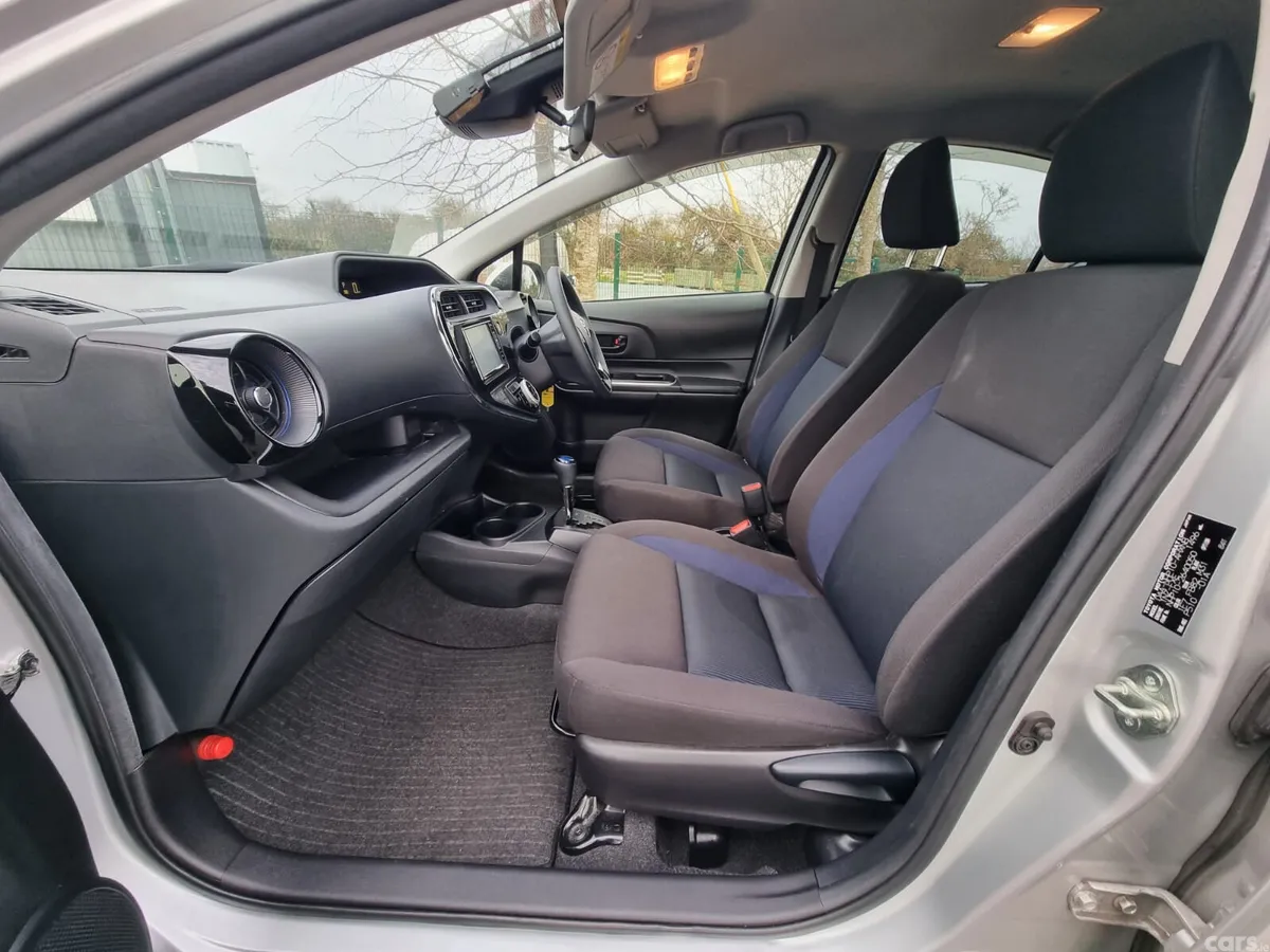 Toyota Aqua Hatchback, Petrol Hybrid, 2019, White