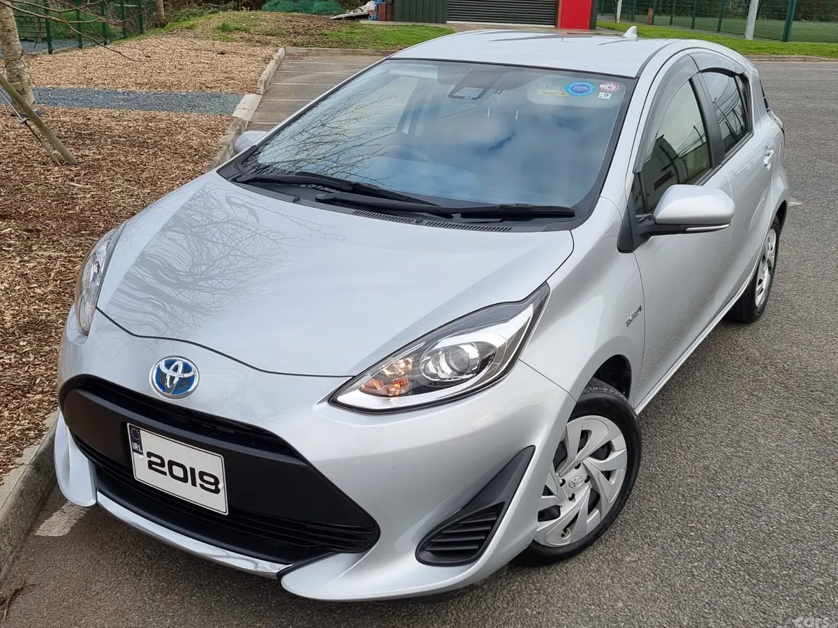 Toyota Aqua Hatchback, Petrol Hybrid, 2019, White