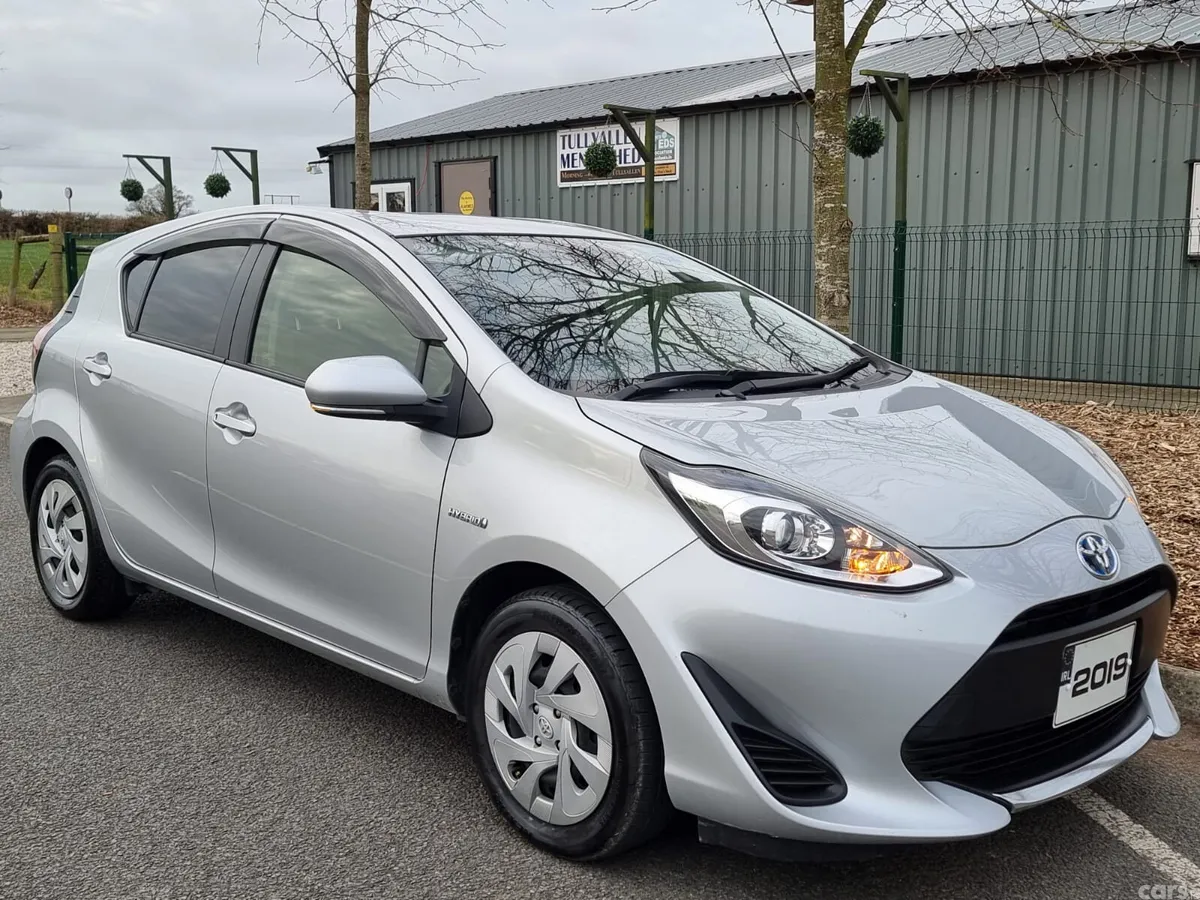 Toyota Aqua Hatchback, Petrol Hybrid, 2019, White
