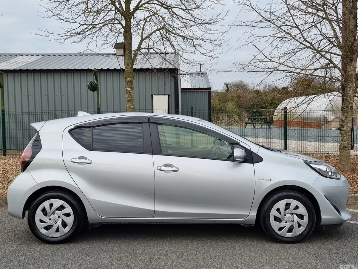 Toyota Aqua Hatchback, Petrol Hybrid, 2019, White