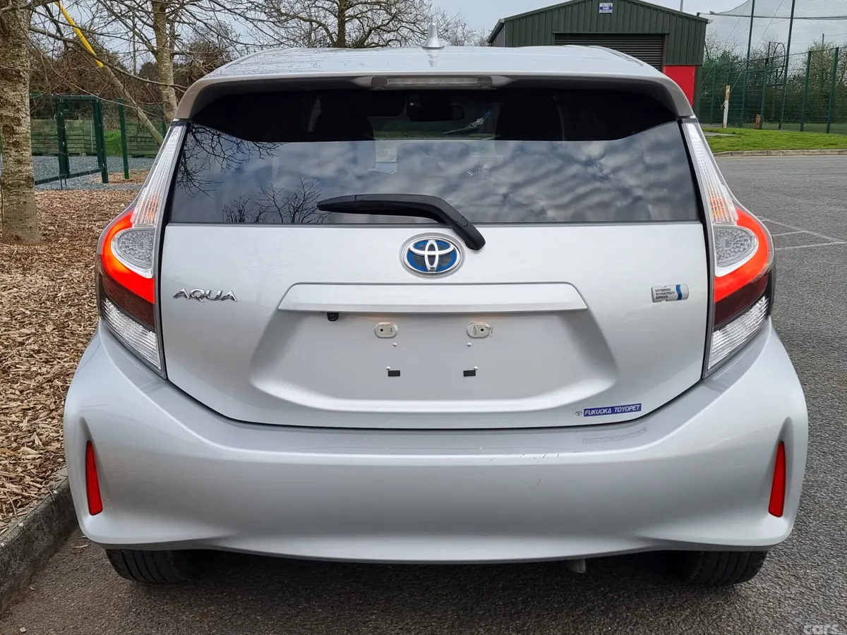 Toyota Aqua Hatchback, Petrol Hybrid, 2019, White