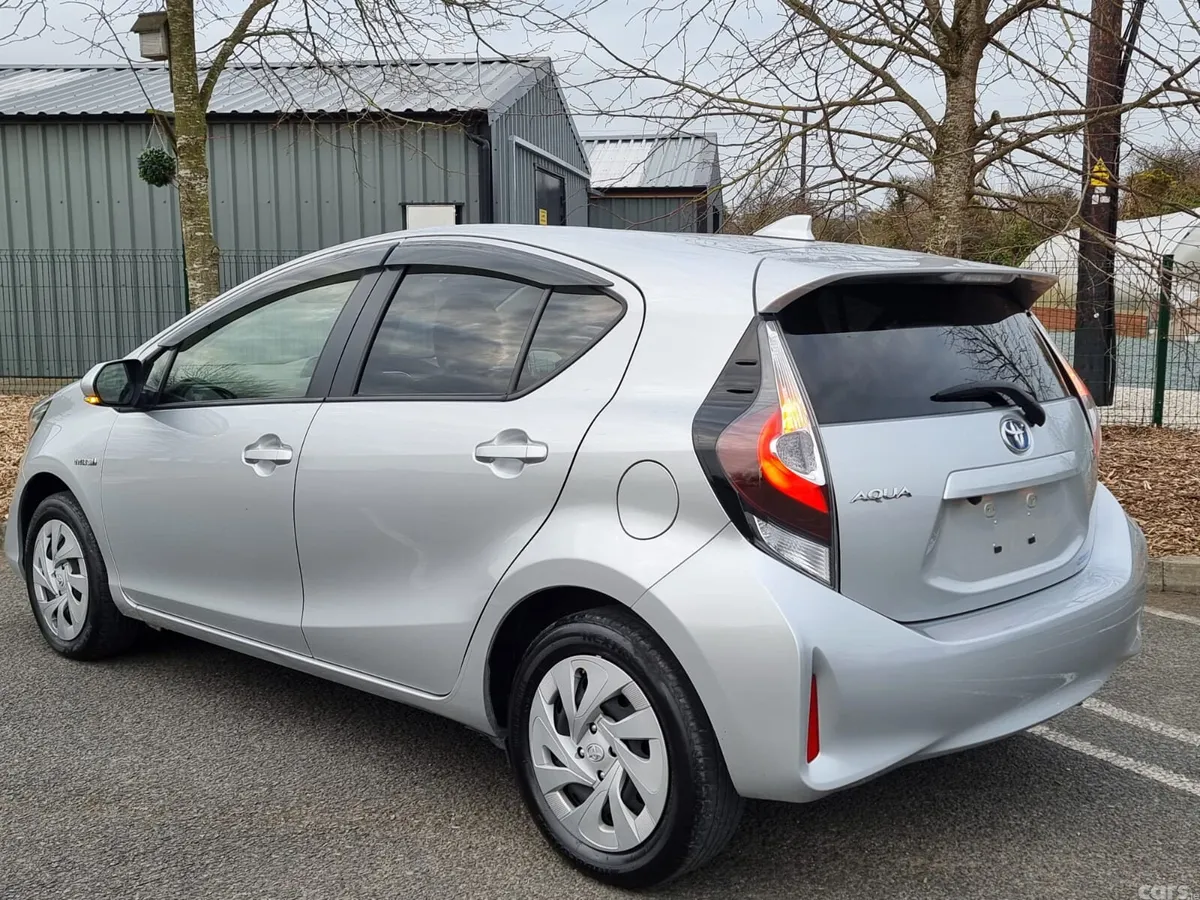 Toyota Aqua Hatchback, Petrol Hybrid, 2019, White