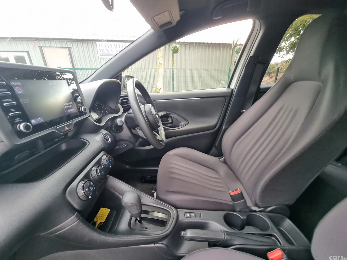Toyota Yaris Hatchback, Petrol, 2020, White