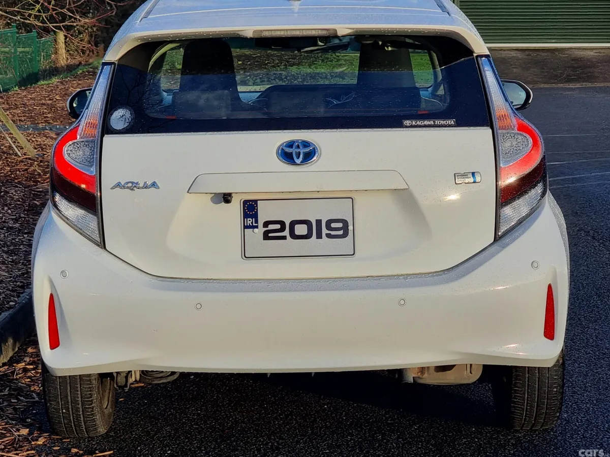 Toyota Aqua Hatchback, Petrol Hybrid, 2019, White