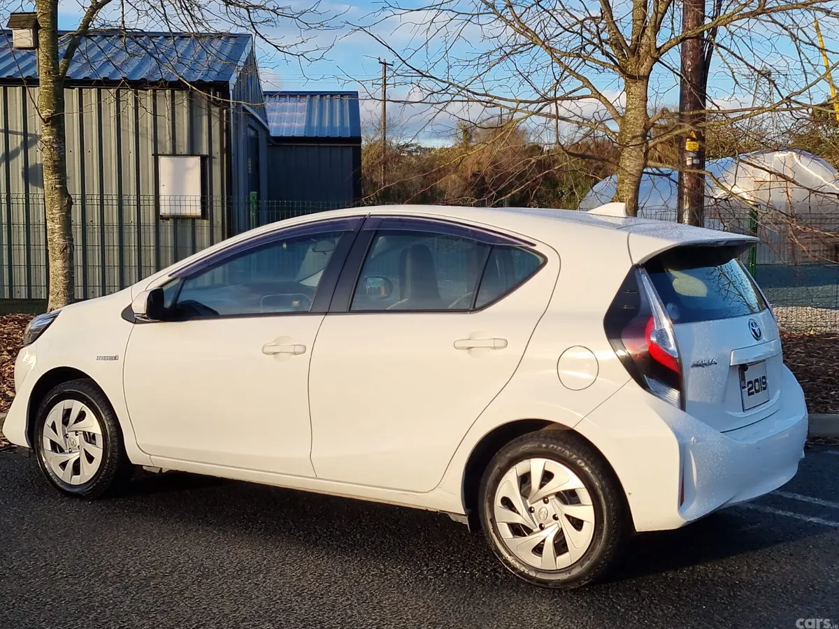 Toyota Aqua Hatchback, Petrol Hybrid, 2019, White