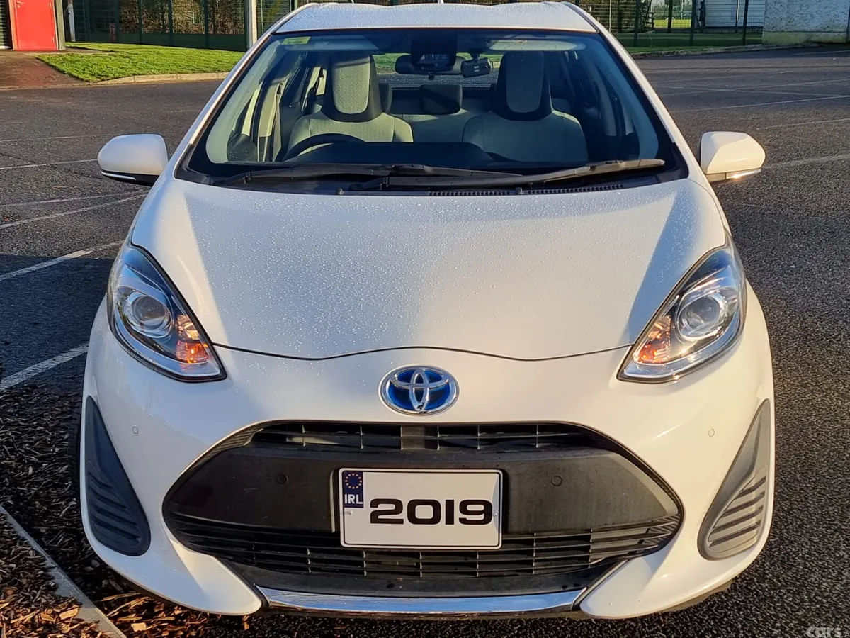 Toyota Aqua Hatchback, Petrol Hybrid, 2019, White