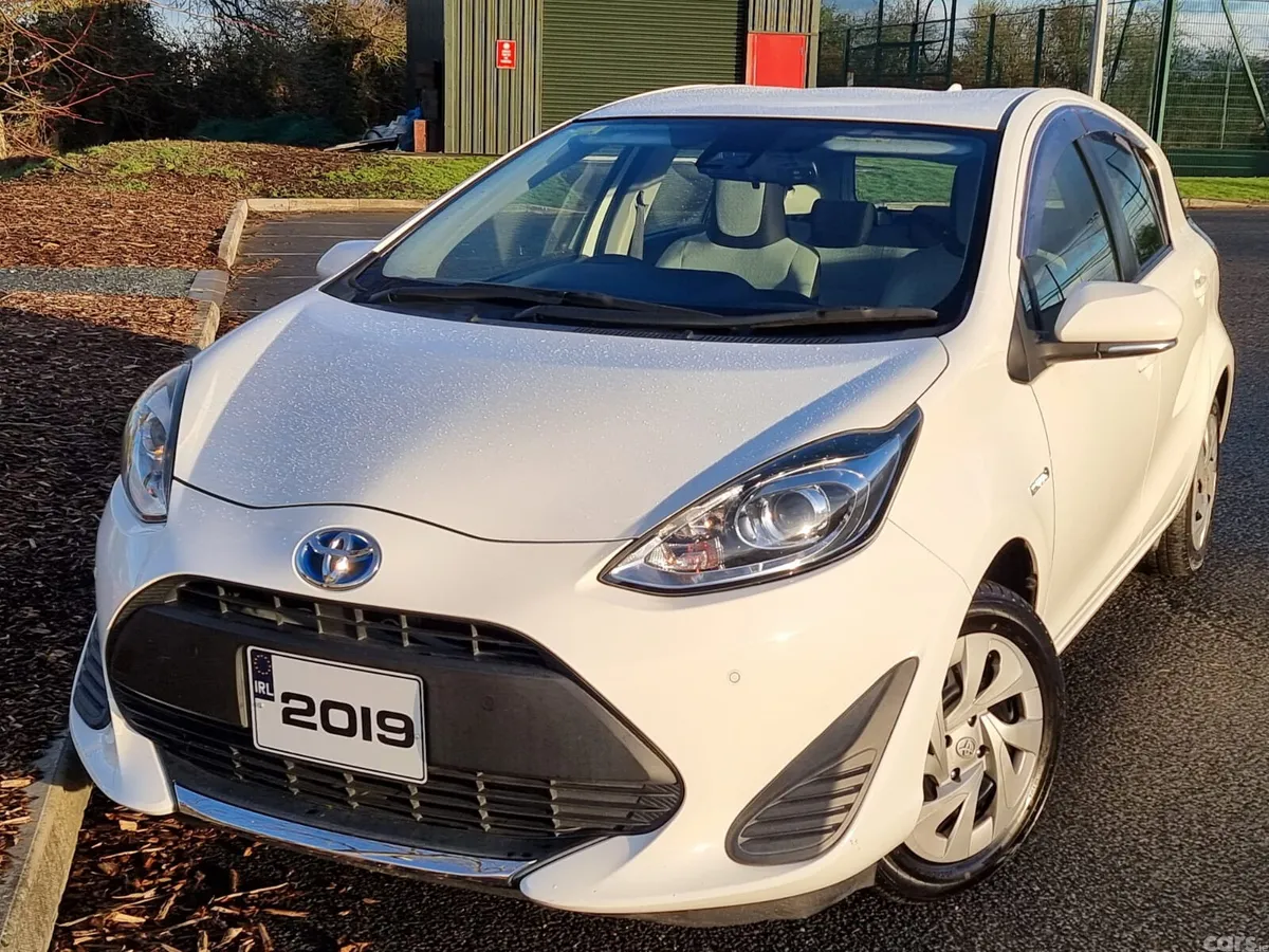 Toyota Aqua Hatchback, Petrol Hybrid, 2019, White