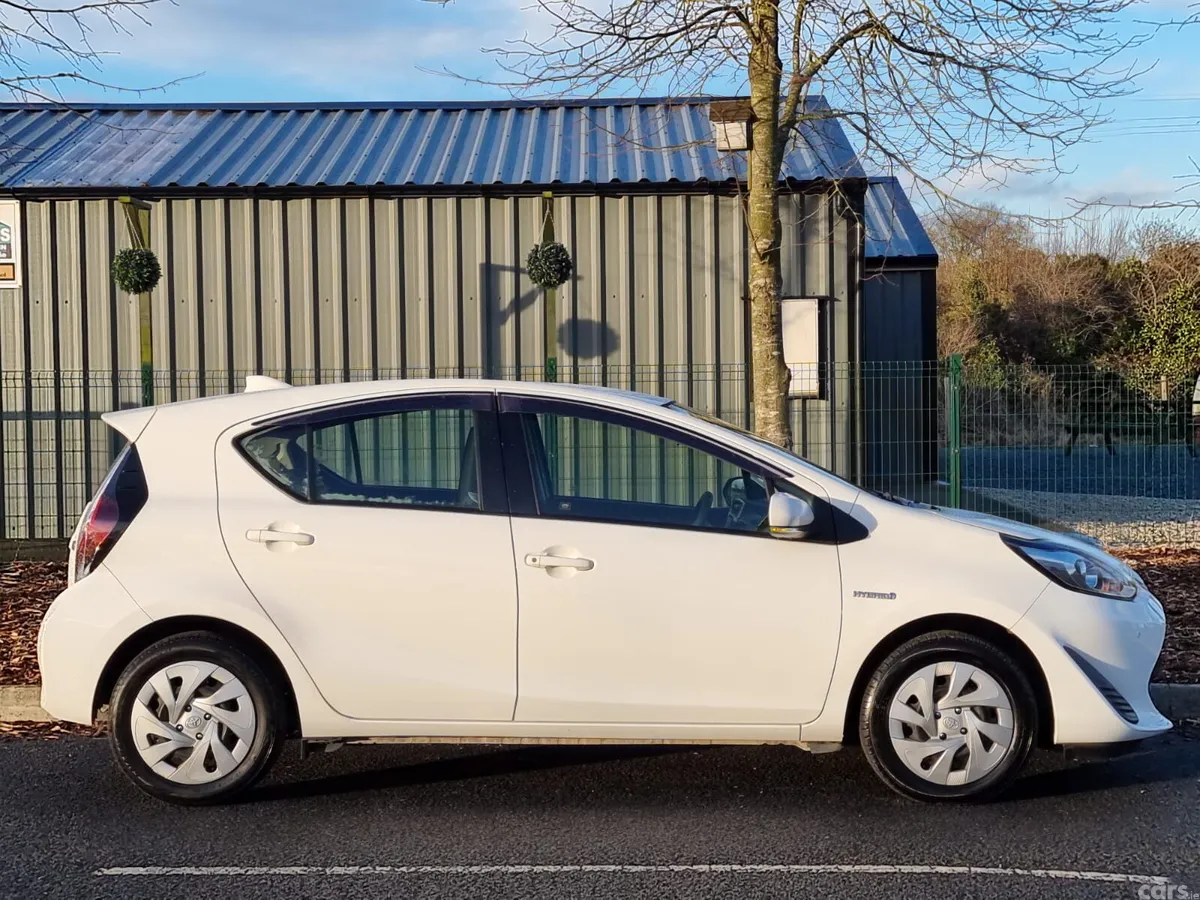 Toyota Aqua Hatchback, Petrol Hybrid, 2019, White