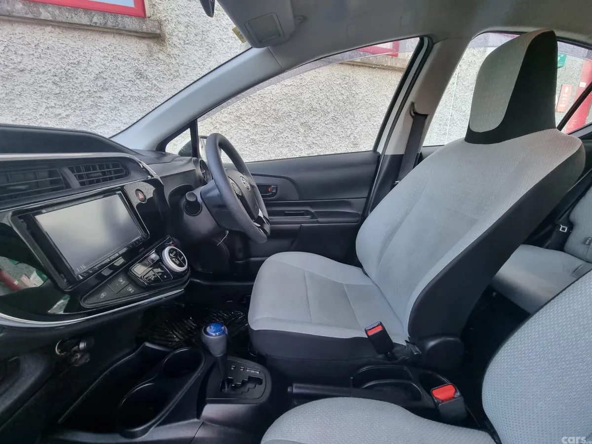 Toyota Aqua Hatchback, Petrol Hybrid, 2019, White