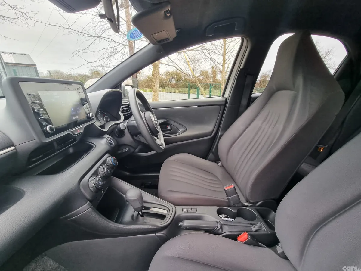 Toyota Yaris Hatchback, Petrol, 2020, White