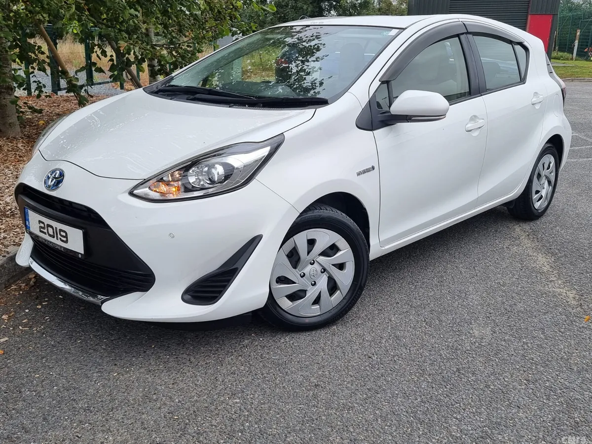 Toyota Aqua Hatchback, Petrol Hybrid, 2019, White