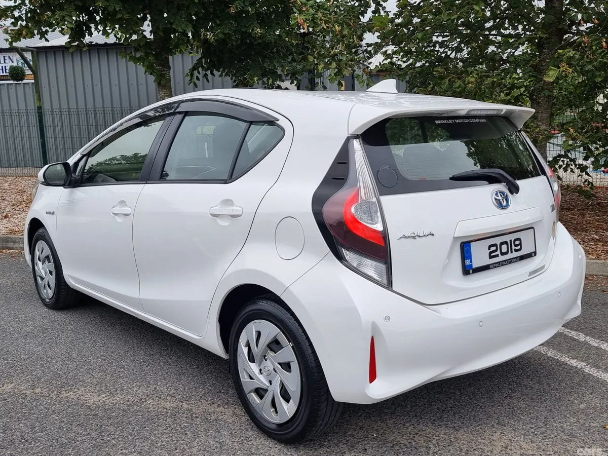 Toyota Aqua Hatchback, Petrol Hybrid, 2019, White