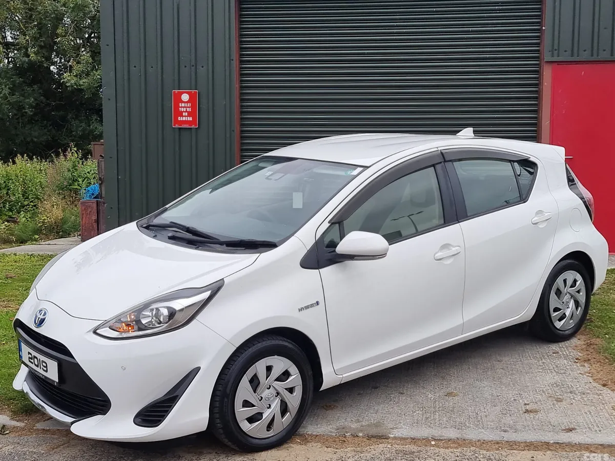 Toyota Aqua Hatchback, Petrol Hybrid, 2019, White