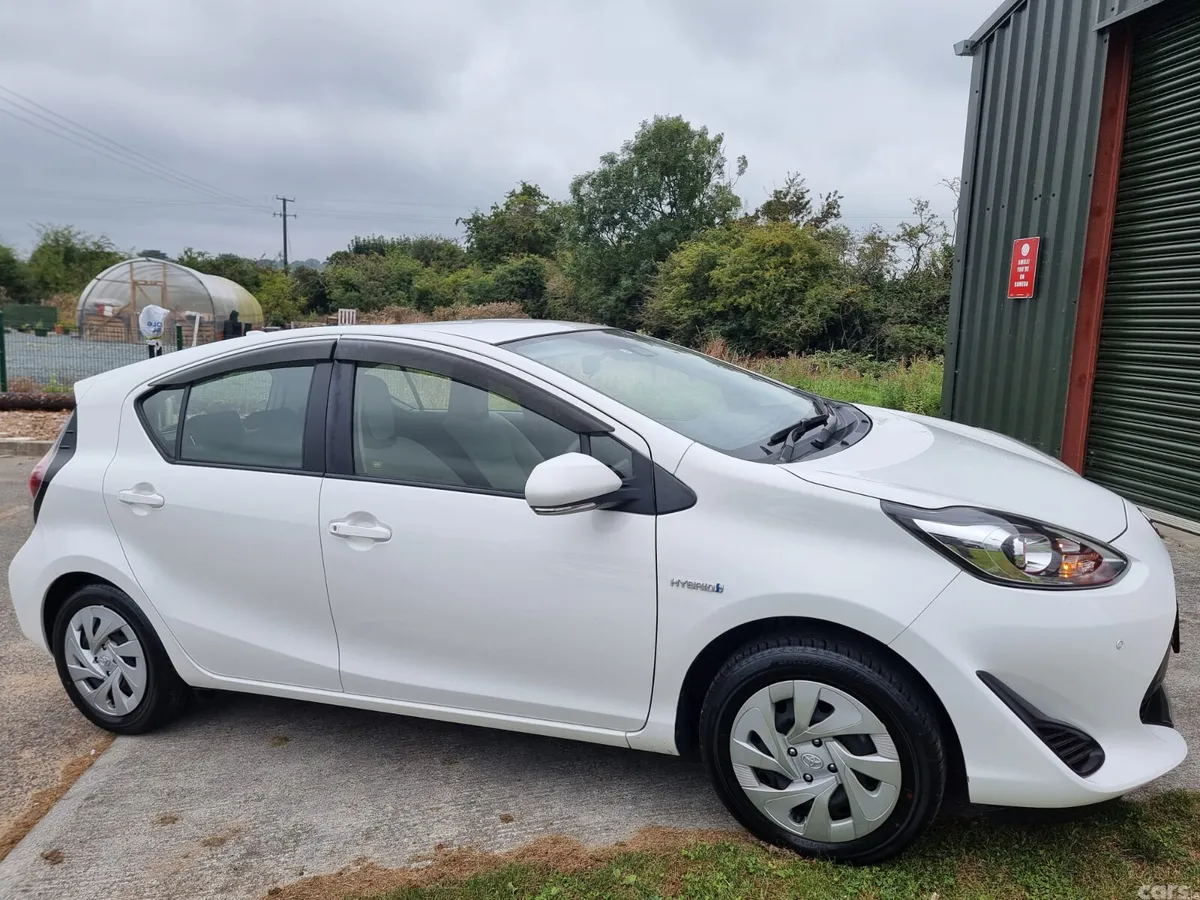 Toyota Aqua Hatchback, Petrol Hybrid, 2019, White