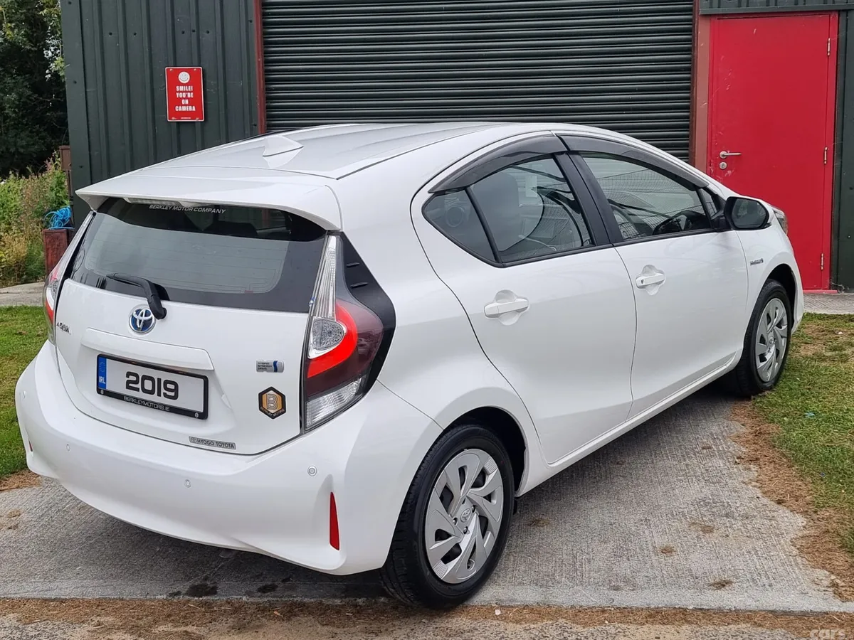 Toyota Aqua Hatchback, Petrol Hybrid, 2019, White