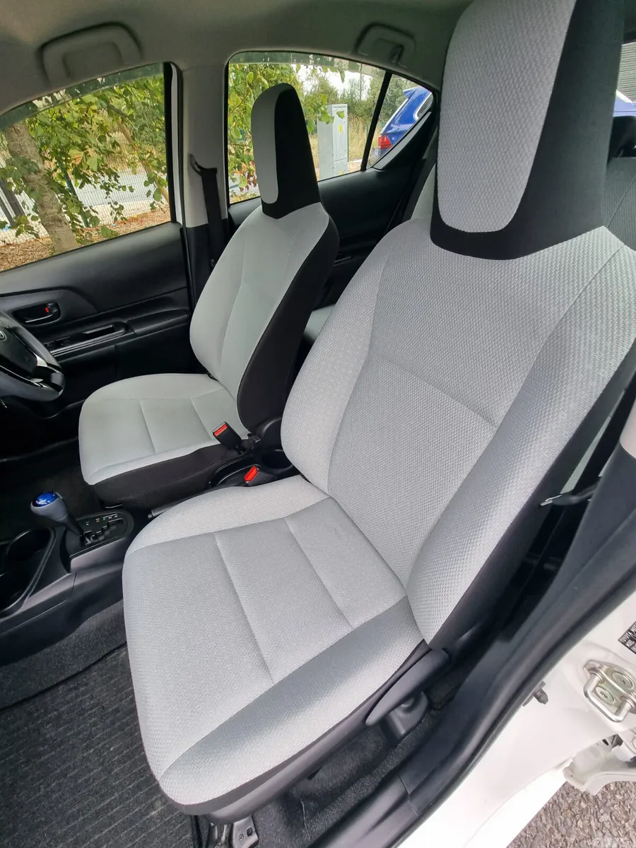 Toyota Aqua Hatchback, Petrol Hybrid, 2019, White