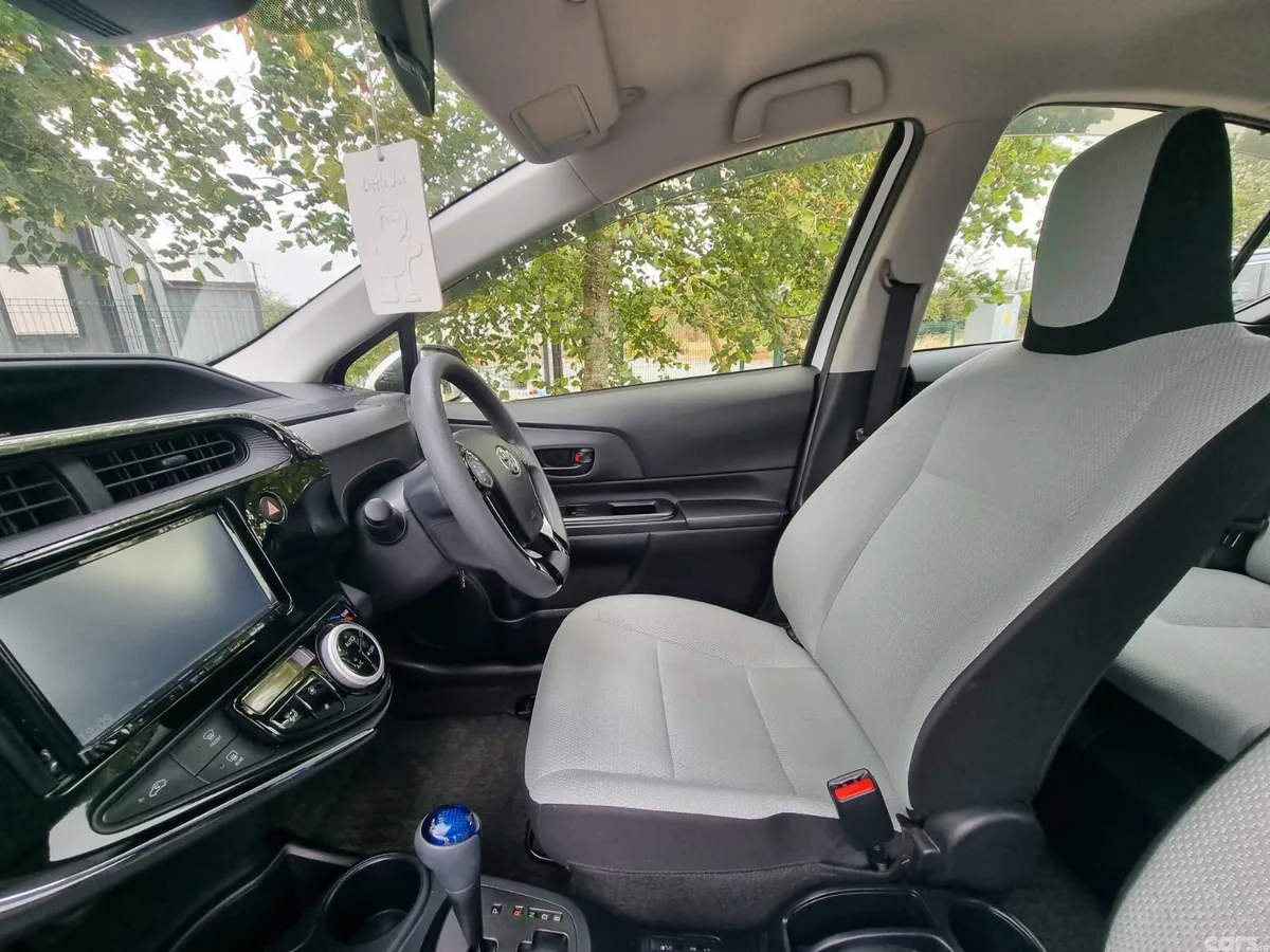 Toyota Aqua Hatchback, Petrol Hybrid, 2019, White