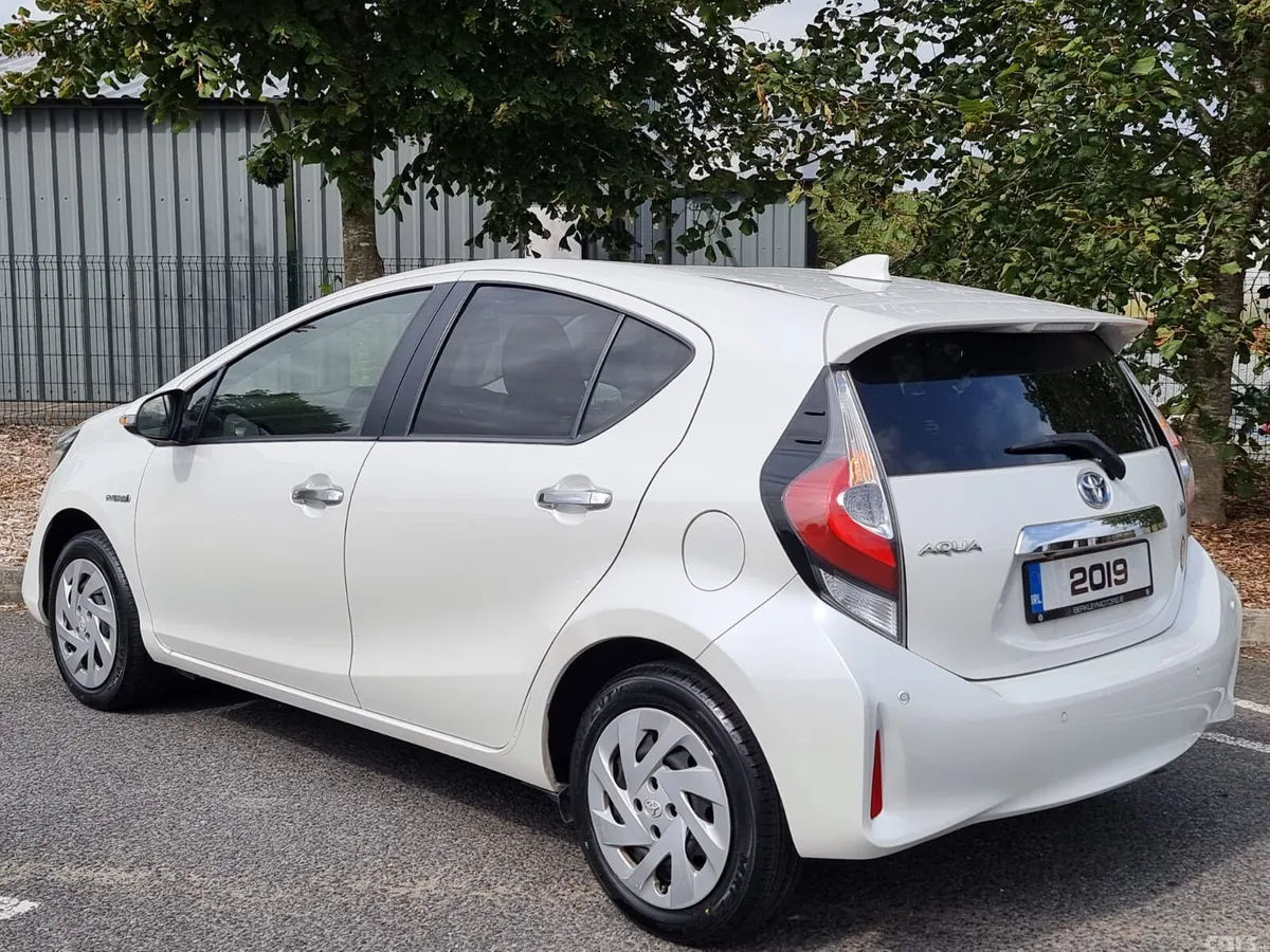 Toyota Aqua Hatchback, Petrol Hybrid, 2019, White