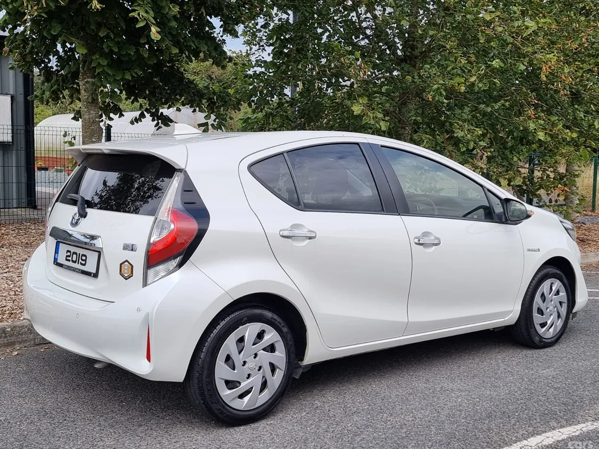 Toyota Aqua Hatchback, Petrol Hybrid, 2019, White