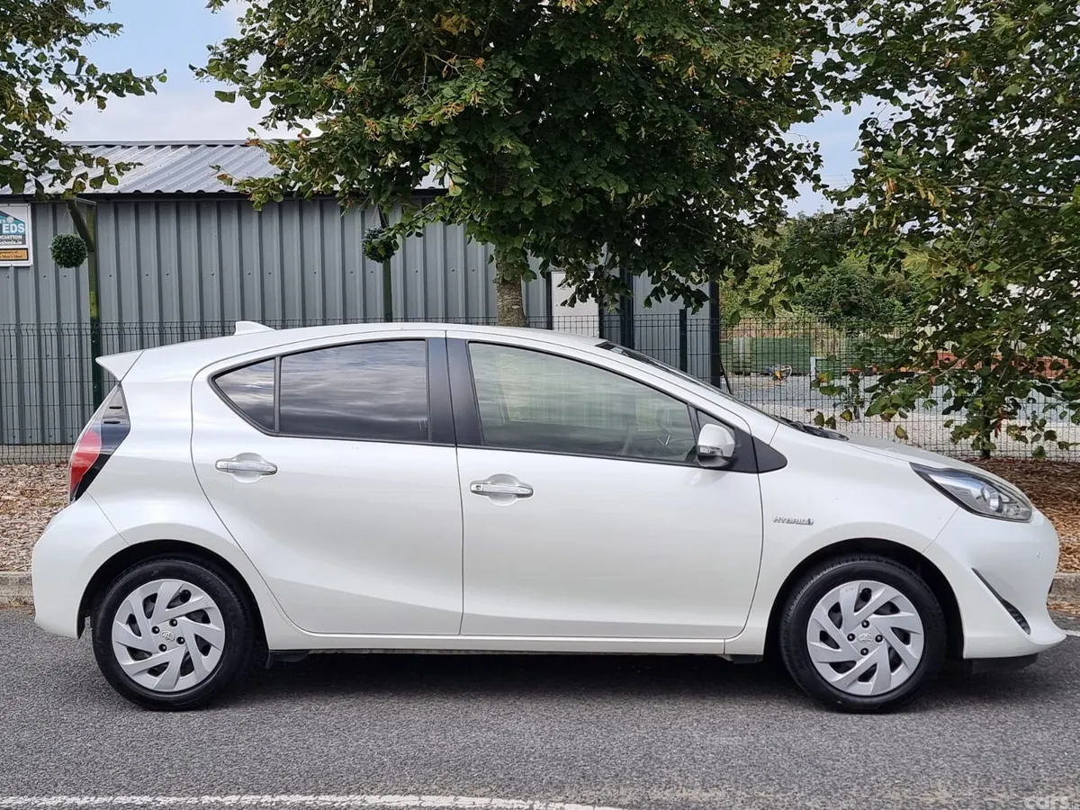 Toyota Aqua Hatchback, Petrol Hybrid, 2019, White