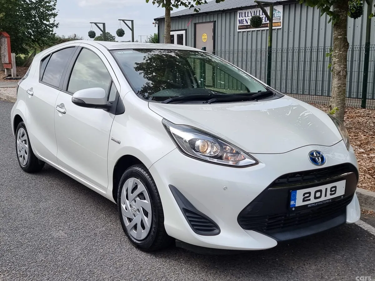 Toyota Aqua Hatchback, Petrol Hybrid, 2019, White