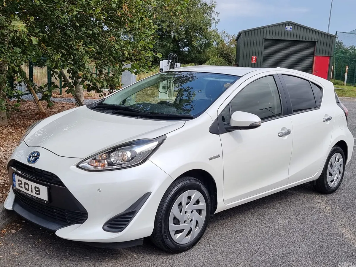 Toyota Aqua Hatchback, Petrol Hybrid, 2019, White