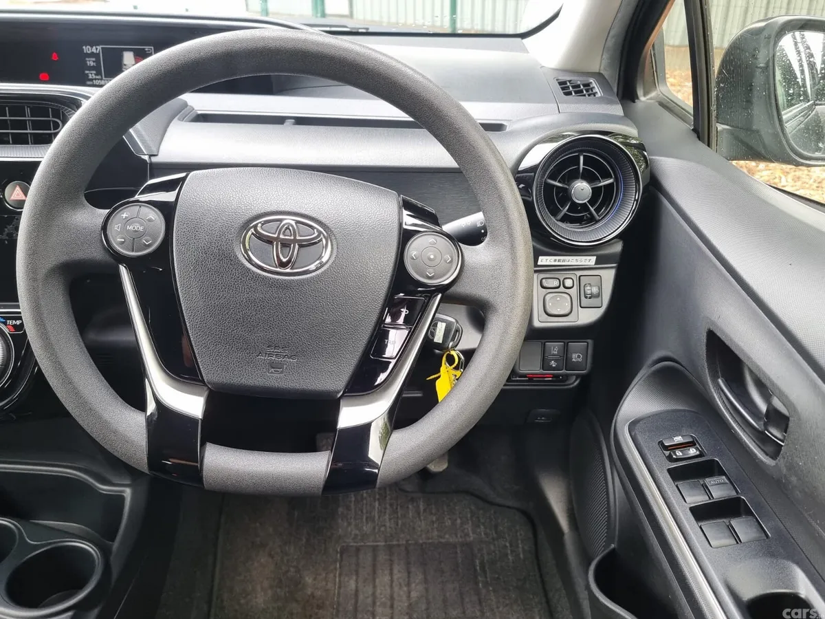 Toyota Aqua Hatchback, Petrol Hybrid, 2019, Grey
