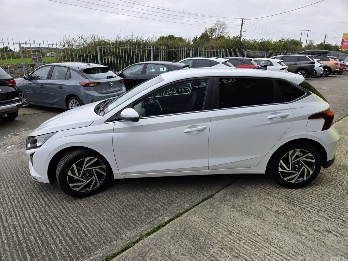 Hyundai i20 Hatchback, Petrol, 2025, White