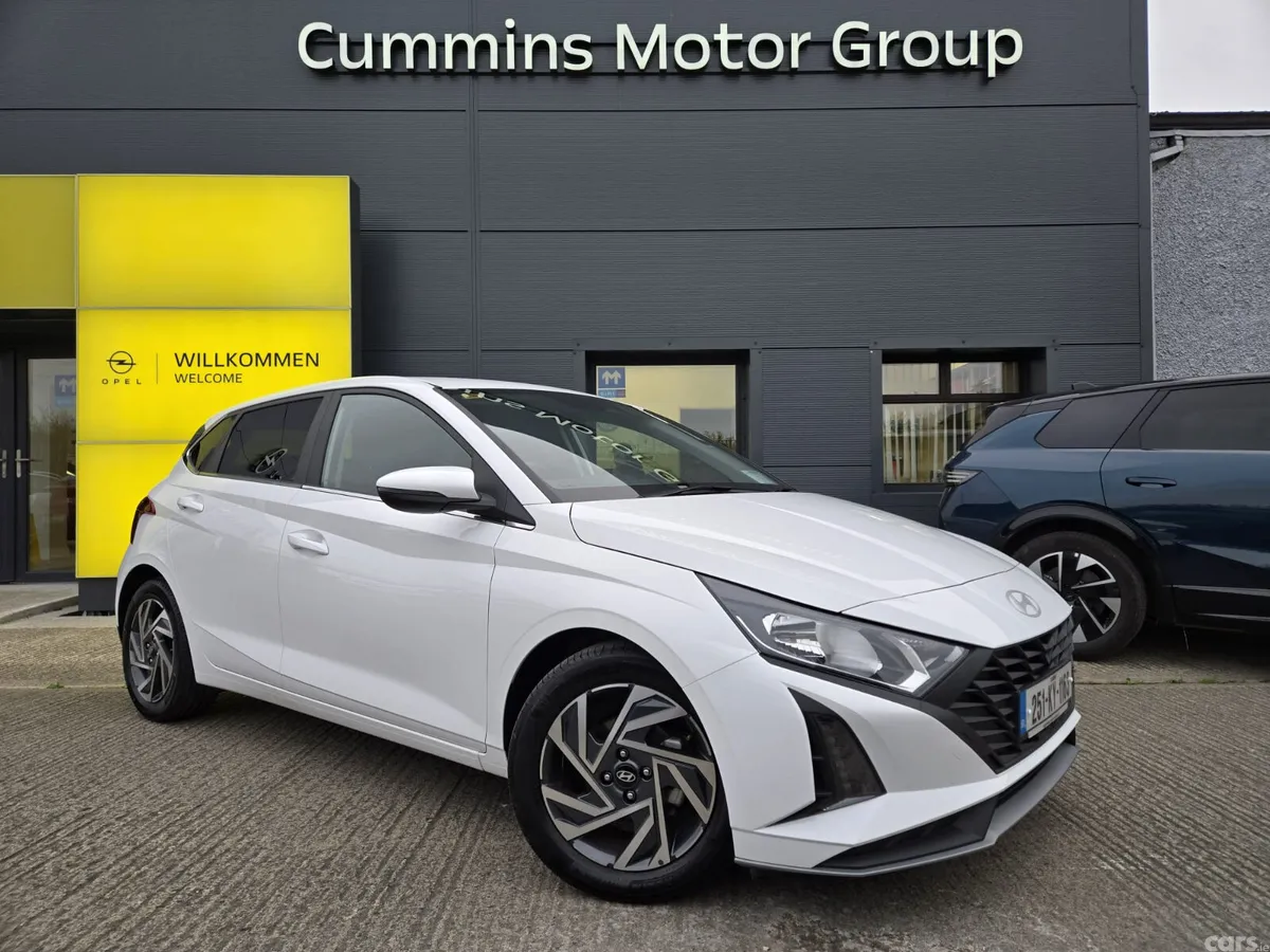 Hyundai i20 Hatchback, Petrol, 2025, White
