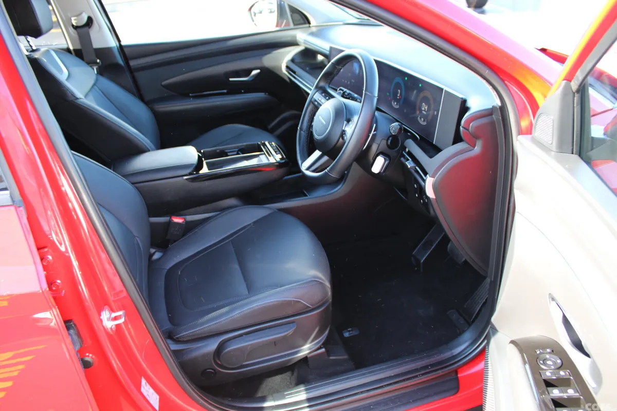 Hyundai Tucson SUV, Petrol Plug-in Hybrid, 2025, Red