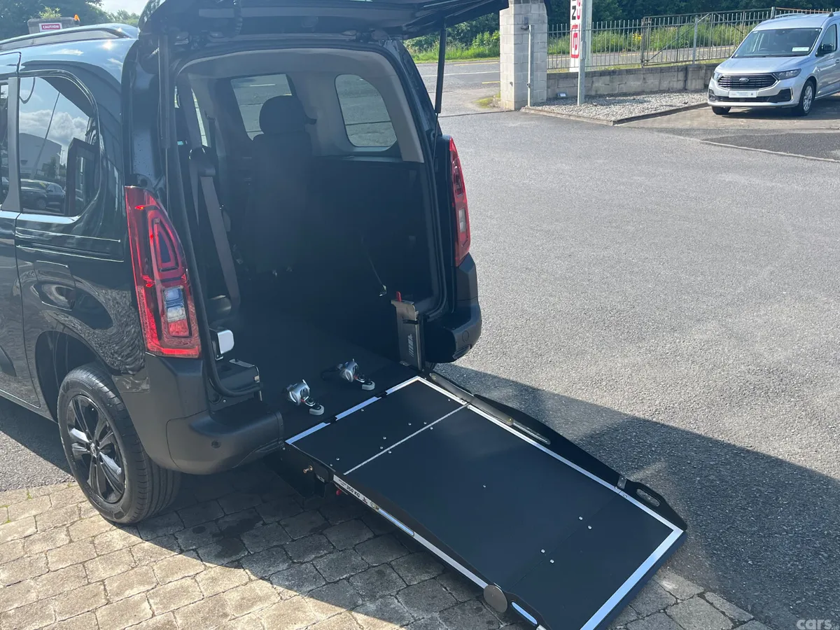 Citroen Berlingo MPV, Diesel, 2027, Black