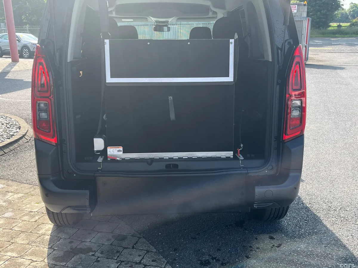 Citroen Berlingo MPV, Diesel, 2027, Black
