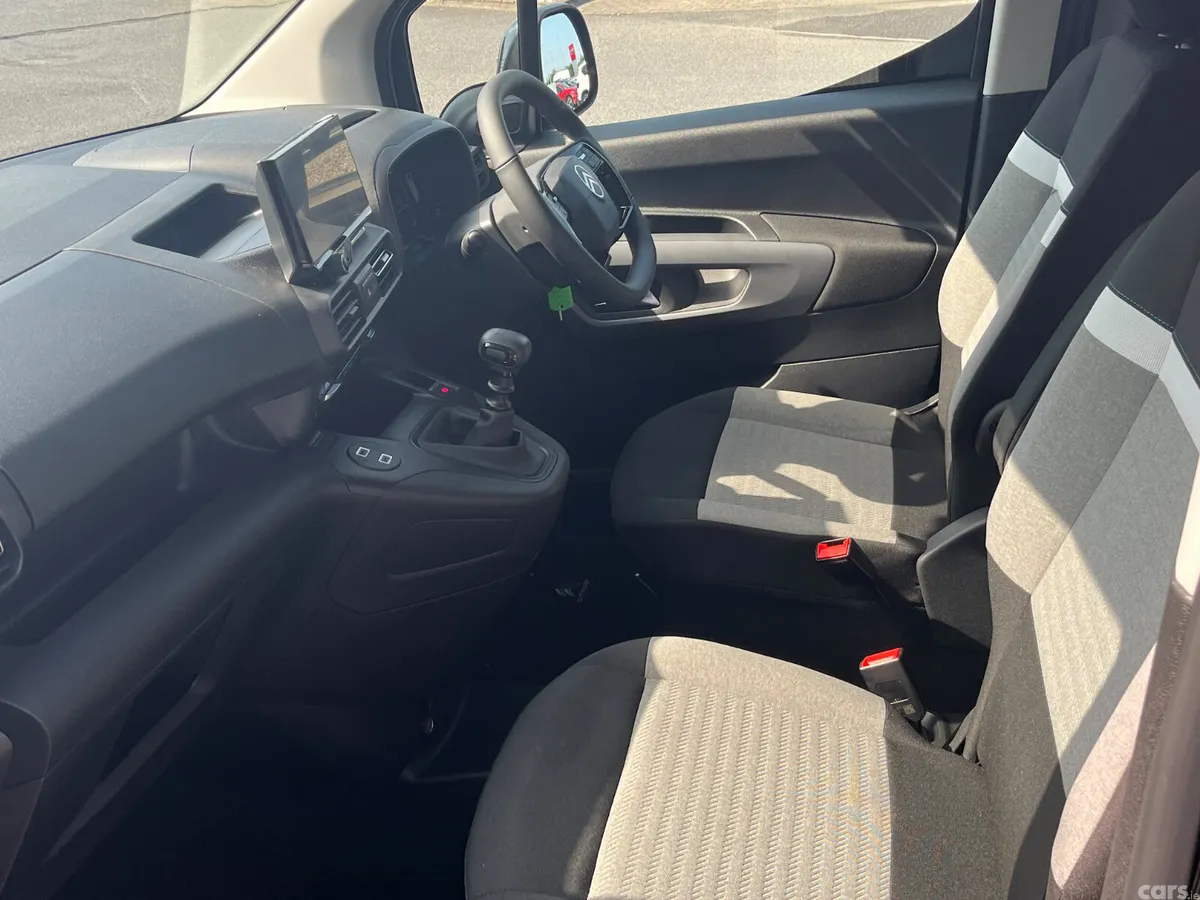 Citroen Berlingo MPV, Diesel, 2027, Black