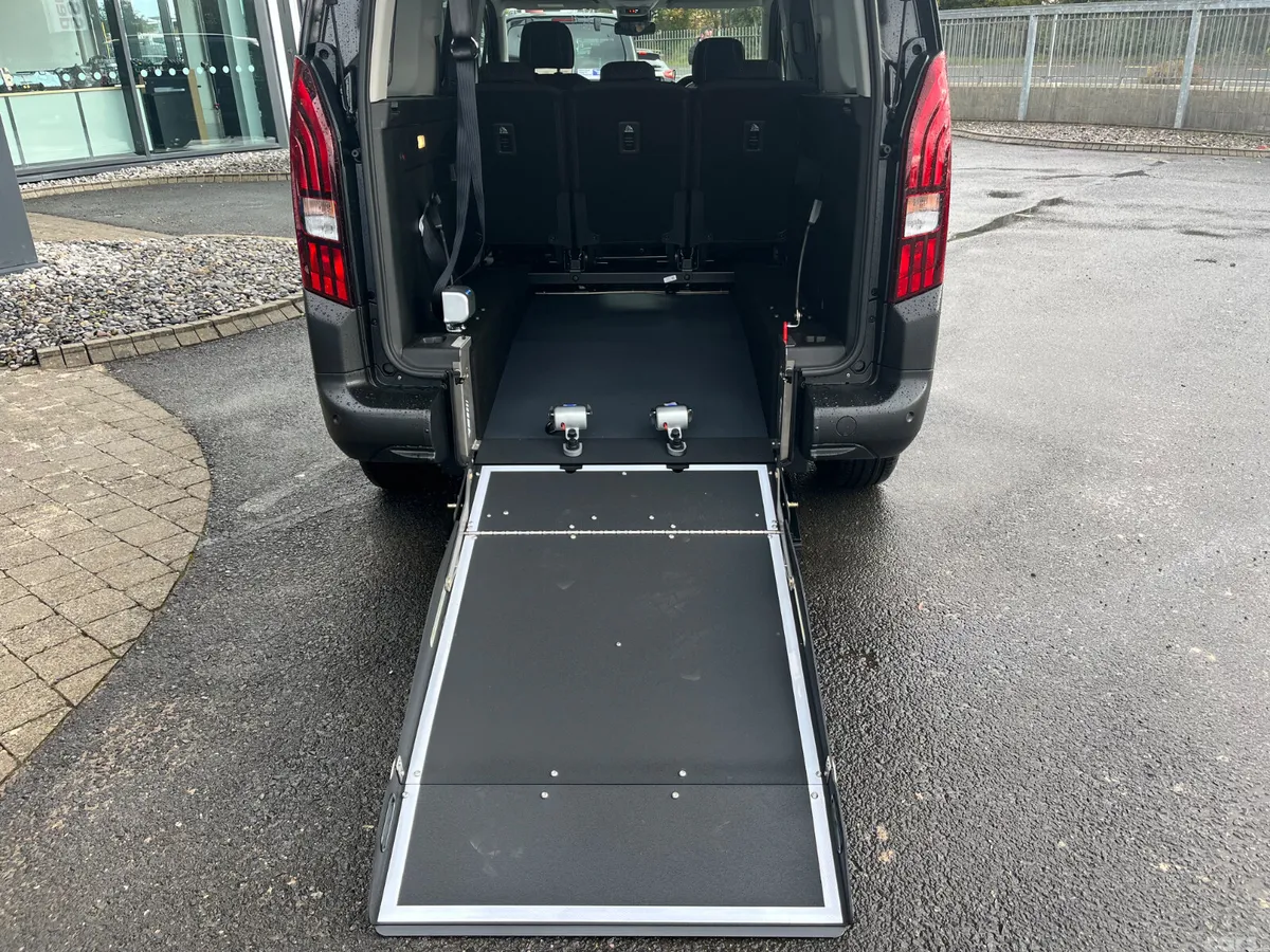 Peugeot Rifter MPV, Diesel, 2026, Black