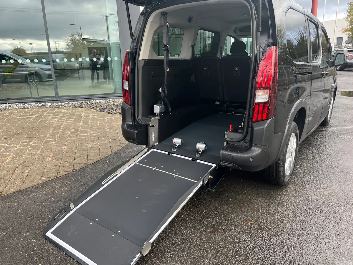 Peugeot Rifter MPV, Diesel, 2026, Black
