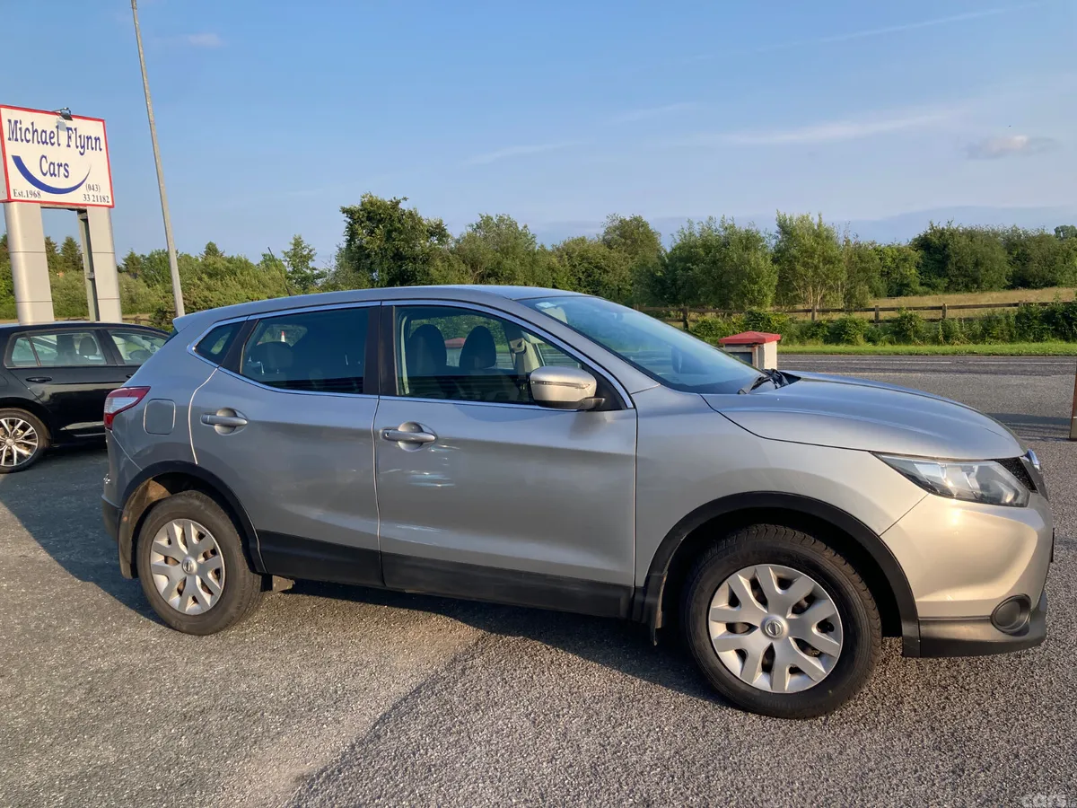 Nissan Qashqai Hatchback, Diesel, 2015, Silver