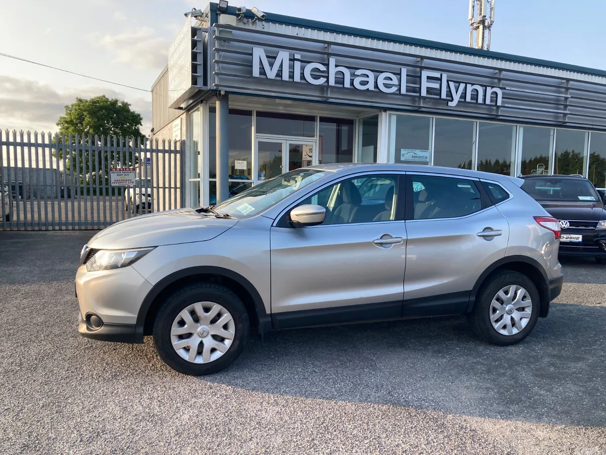 Nissan Qashqai Hatchback, Diesel, 2015, Silver