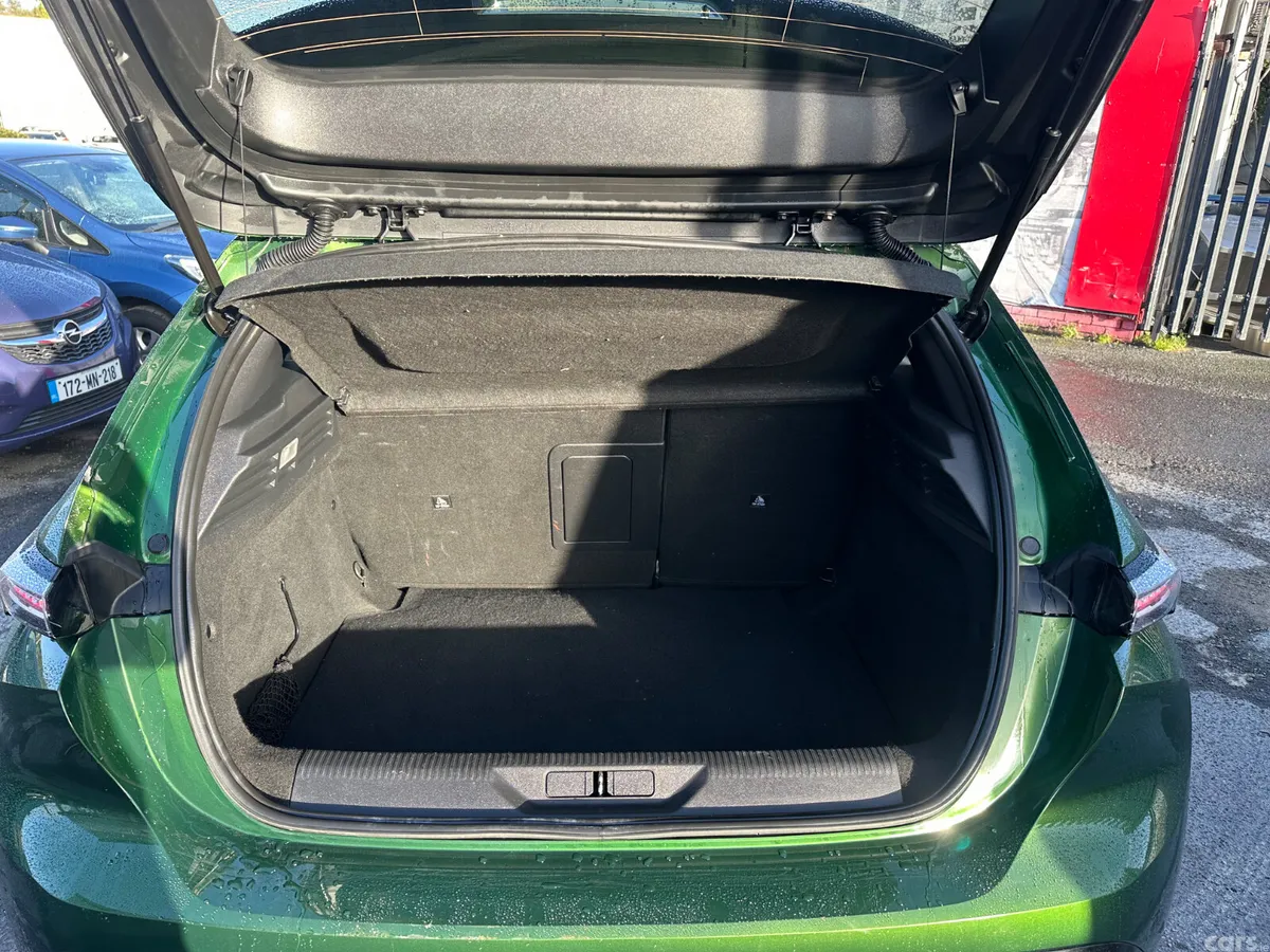 Peugeot 308 Hatchback, Diesel, 2022, Green