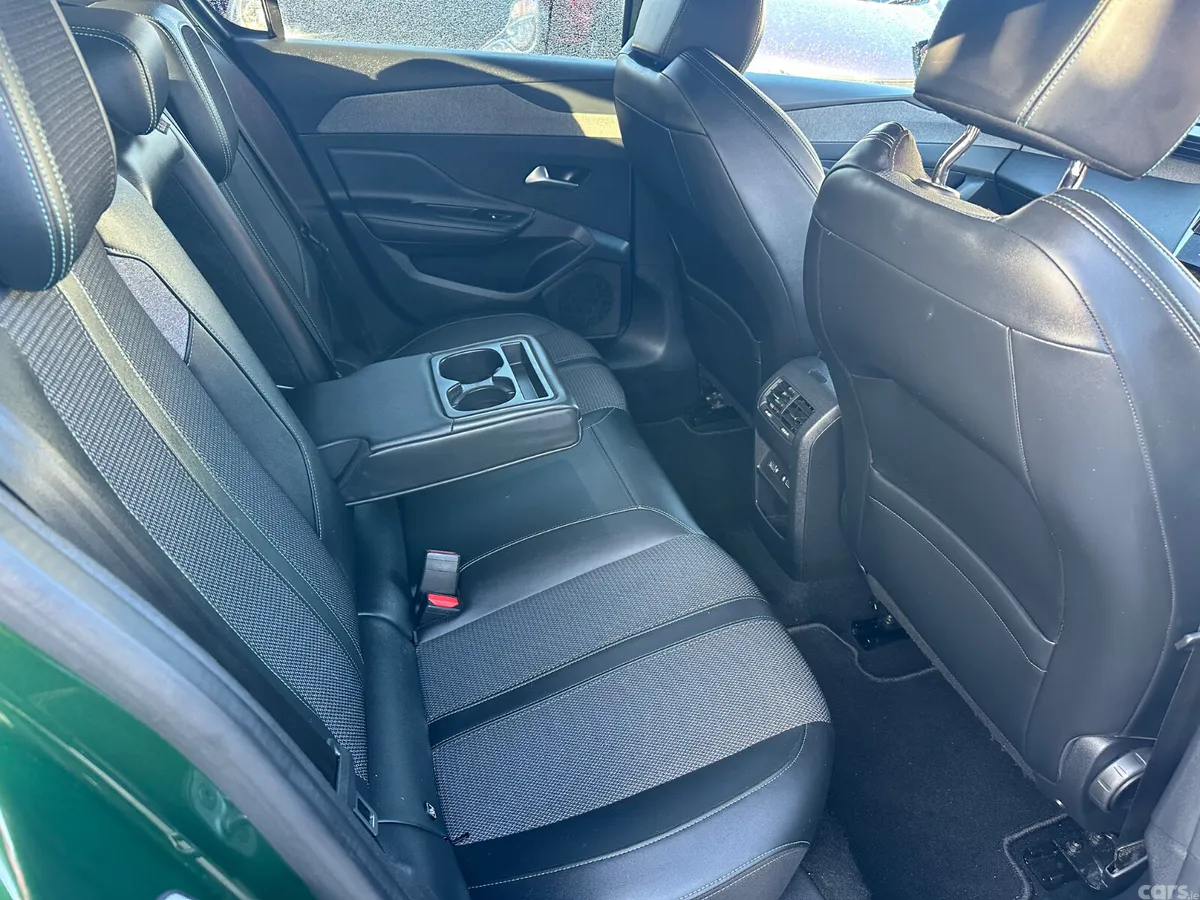 Peugeot 308 Hatchback, Diesel, 2022, Green