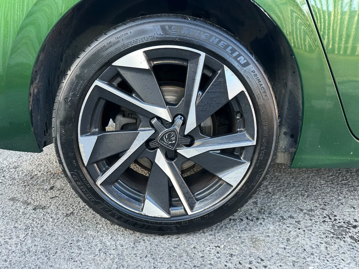 Peugeot 308 Hatchback, Diesel, 2022, Green