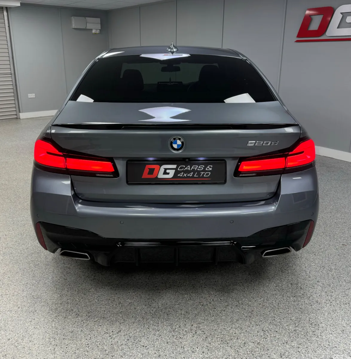 BMW 5-Series Saloon, Diesel Hybrid, 2020, Blue