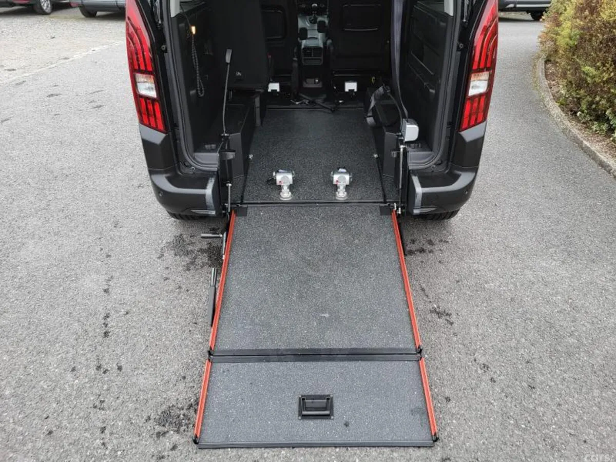 Peugeot Rifter MPV, Diesel, 2026, Black