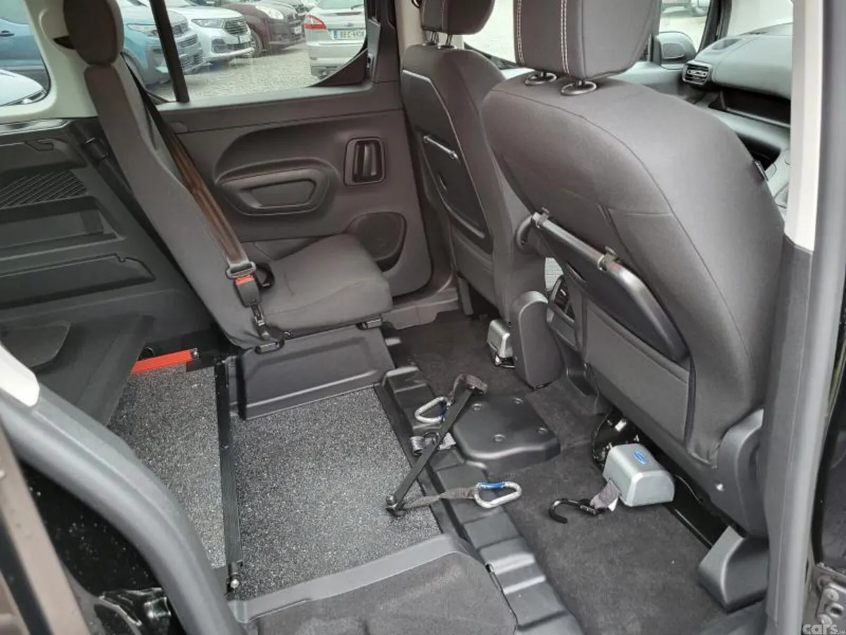 Peugeot Rifter MPV, Diesel, 2026, Black