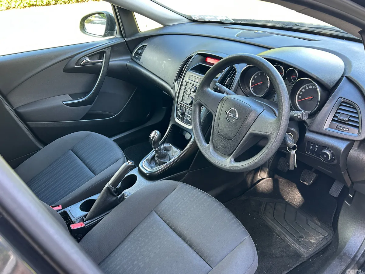 Opel Astra MPV, Petrol, 2014, Black