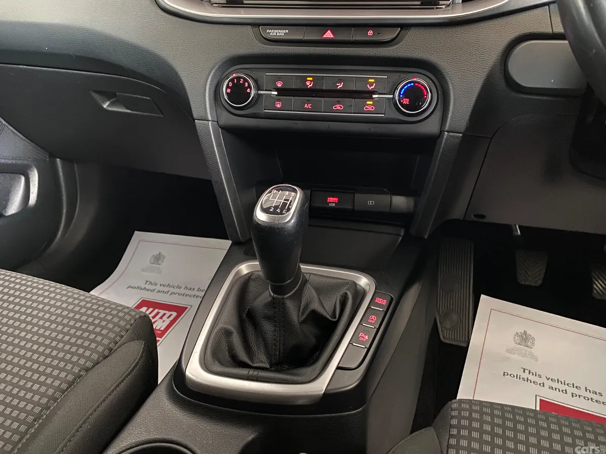 Kia Ceed Hatchback, Diesel Hybrid, 2021, Black