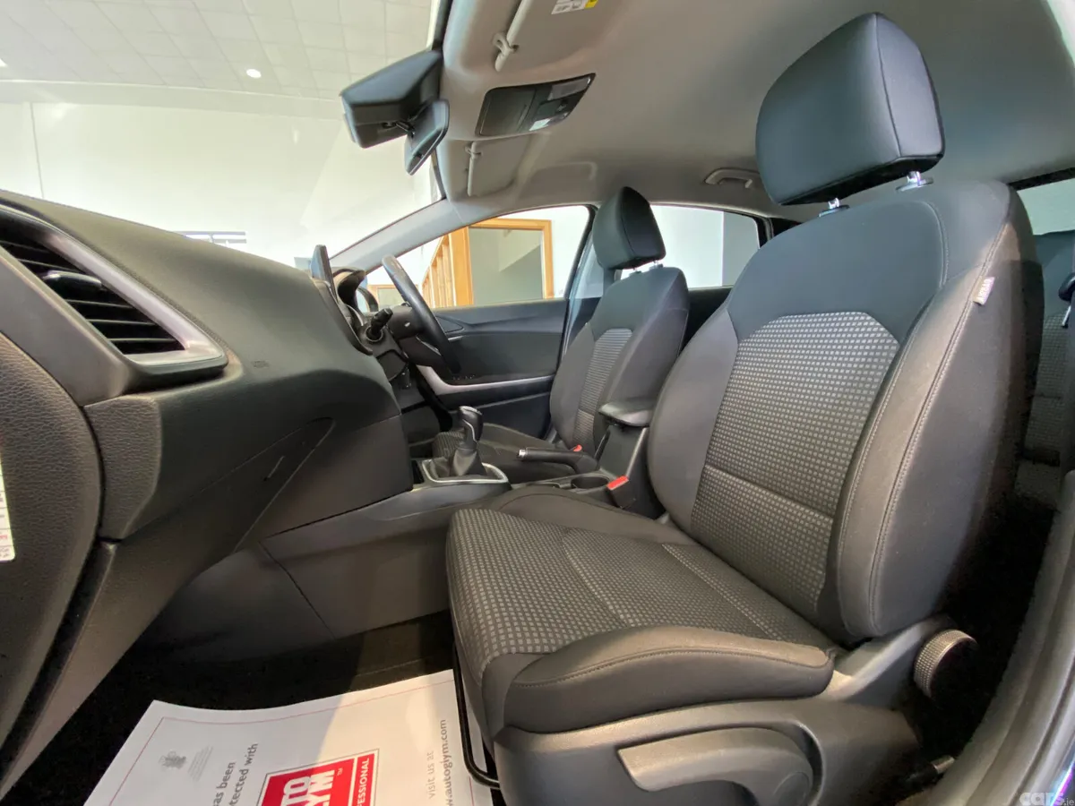 Kia Ceed Hatchback, Diesel Hybrid, 2021, Black