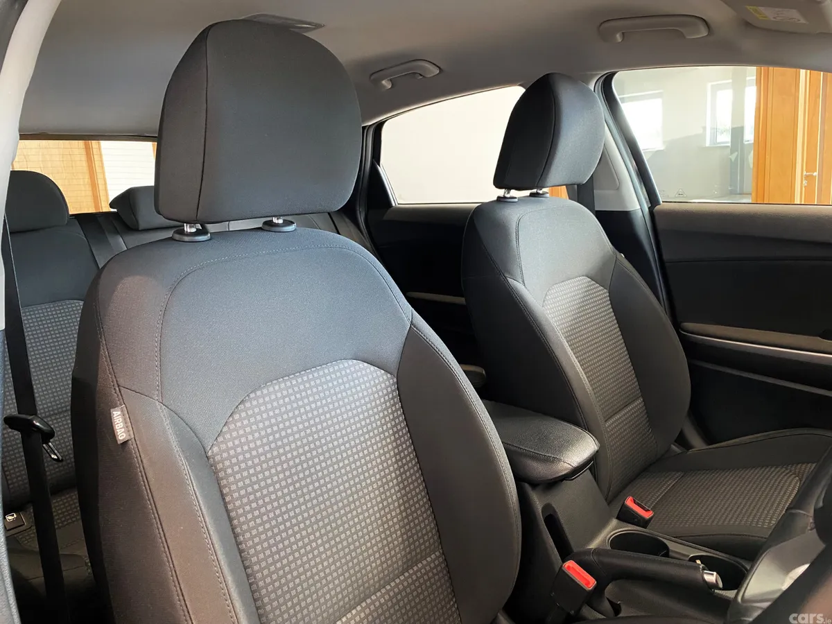 Kia Ceed Hatchback, Diesel Hybrid, 2021, Black