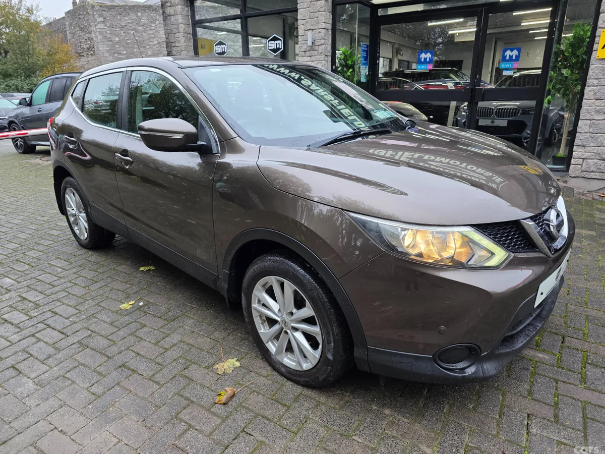 Nissan Qashqai Hatchback, Petrol, 2015, Brown