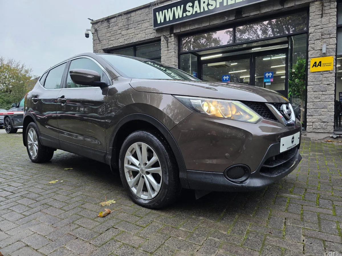 Nissan Qashqai Hatchback, Petrol, 2015, Brown